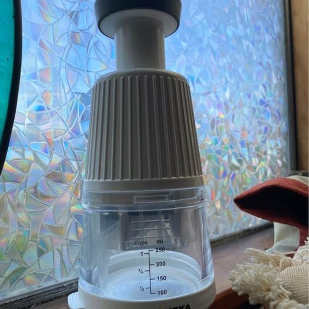 Vegetable chopper like new condition